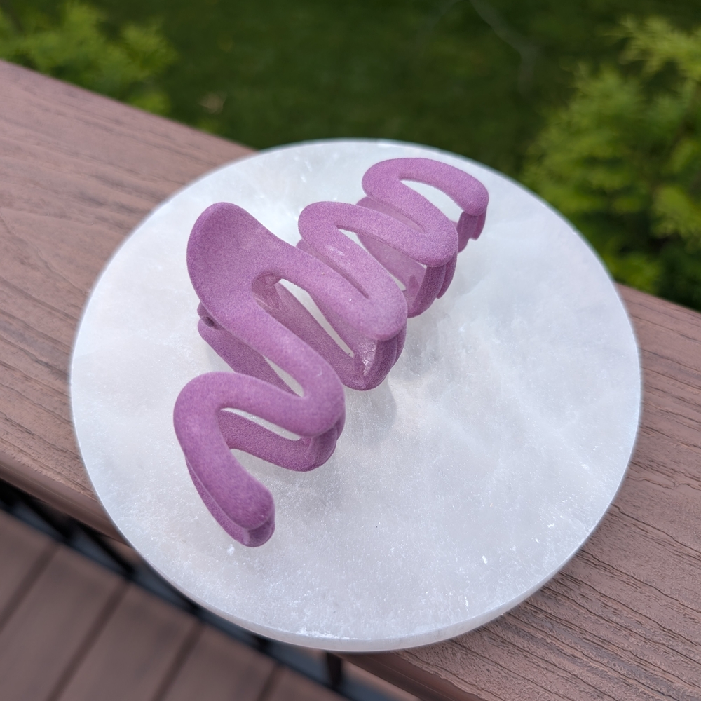 Matte Velvet Wavy Claw Clip – Purple Zigzag Hair Accessory